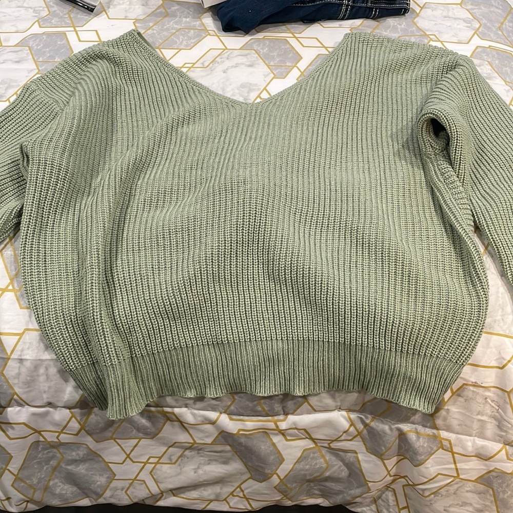Back tied sweater